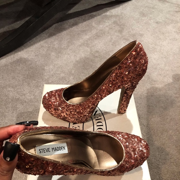 Shoes - Picture 4 of 7